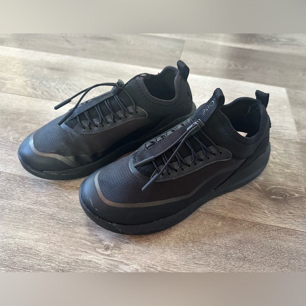 Clove brand black shoes